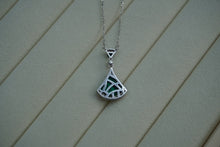 Load image into Gallery viewer, Silver necklace with Malachite stone