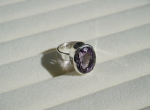 Load image into Gallery viewer, Silver ring with cut Amethyst