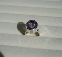 Load image into Gallery viewer, Silver ring with cut Amethyst