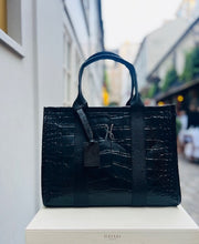 Load image into Gallery viewer, Medium black leather good