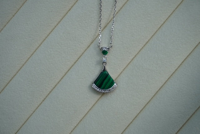 Silver necklace with Malachite stone