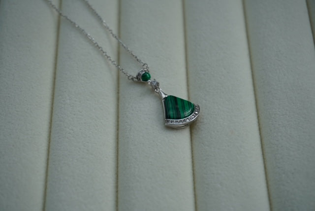 Silver necklace with Malachite stone
