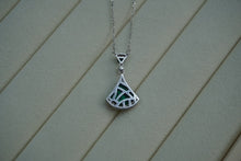 Load image into Gallery viewer, Silver necklace with Malachite stone
