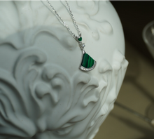 Load image into Gallery viewer, Silver necklace with Malachite stone
