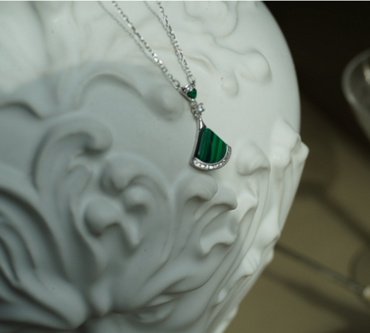 Silver necklace with Malachite stone