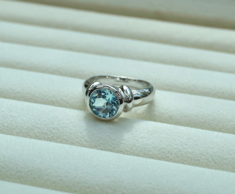 Elegant Silver Ring with Aqua Marine Stone