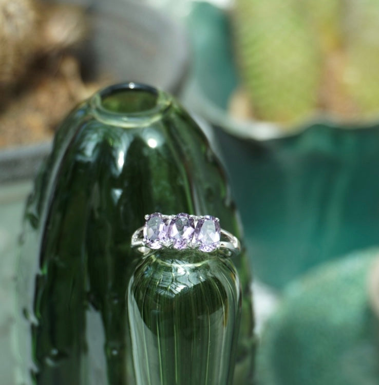 Amethyste and silver ring