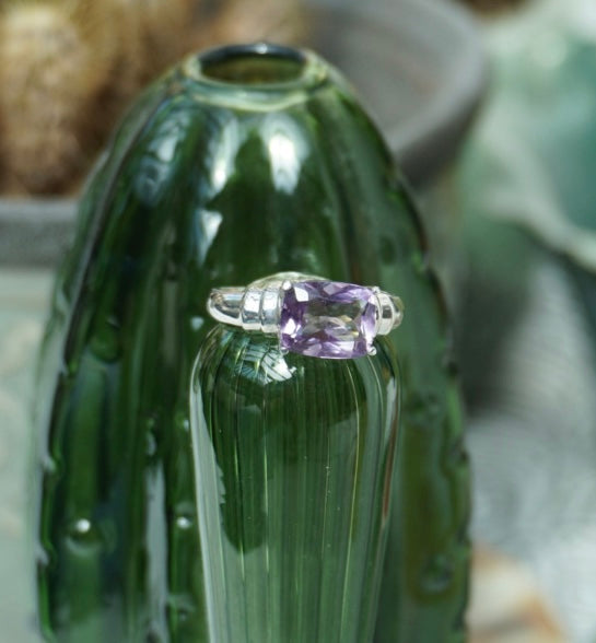 Exquisite Silver Ring with Baguette-Cut Amethyst