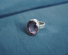 Charger l&#39;image dans la galerie, Silver ring with cut Amethyst
