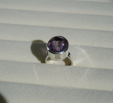 Load image into Gallery viewer, Silver ring with cut Amethyst
