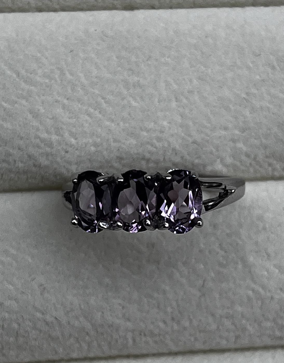 Amethyste and silver ring