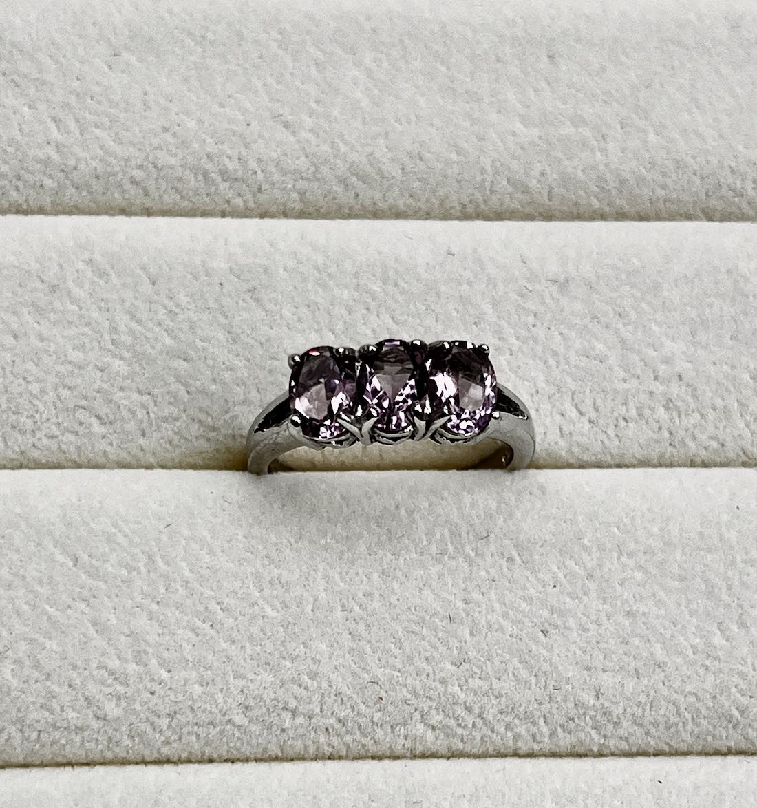Silver ring with 3 amethyst 