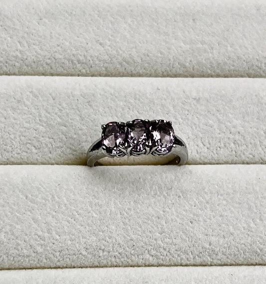 Silver ring with 3 amethyst 
