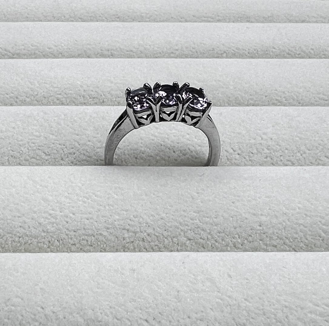 Amethyste and silver ring