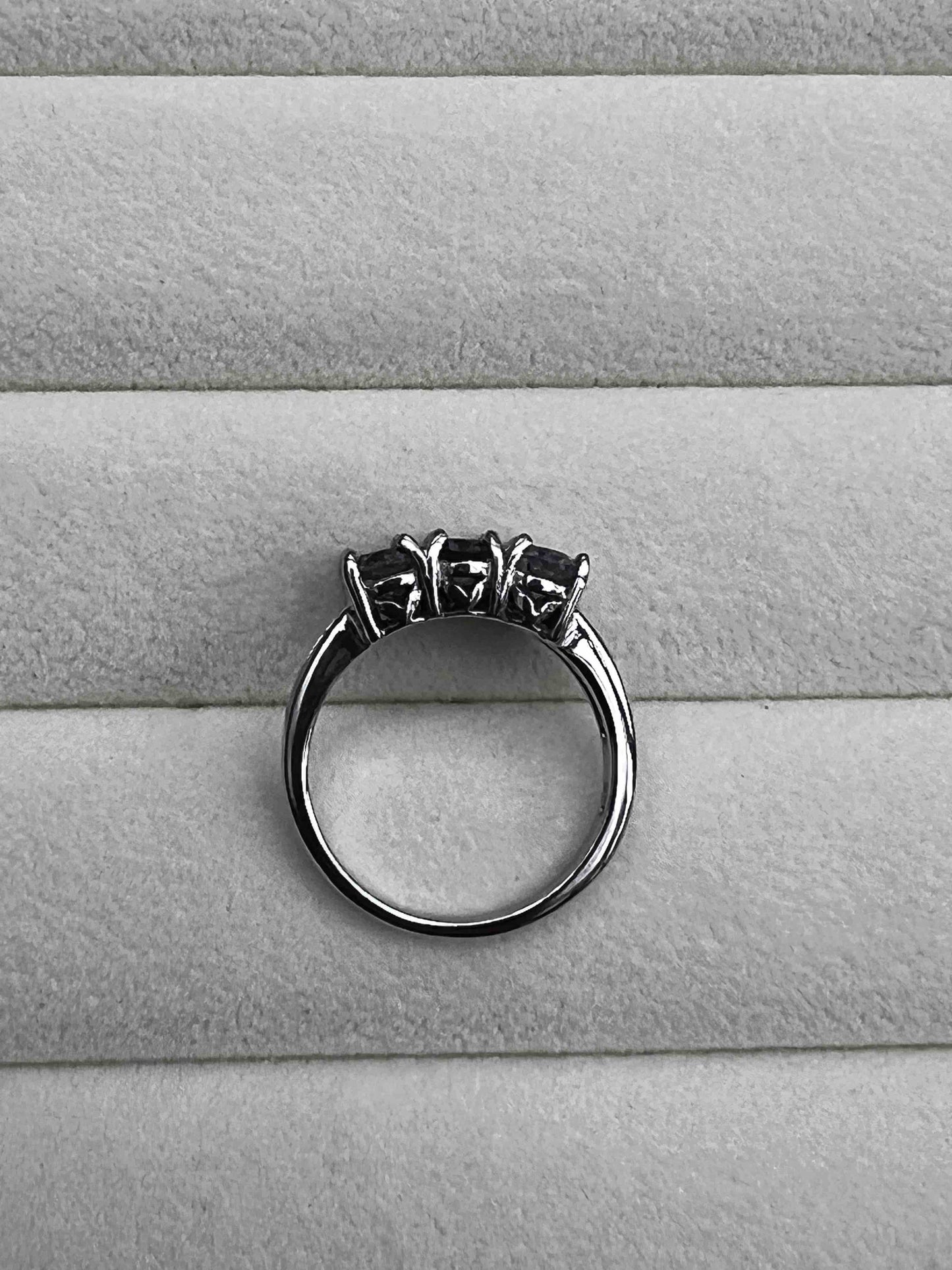 Amethyste and silver ring