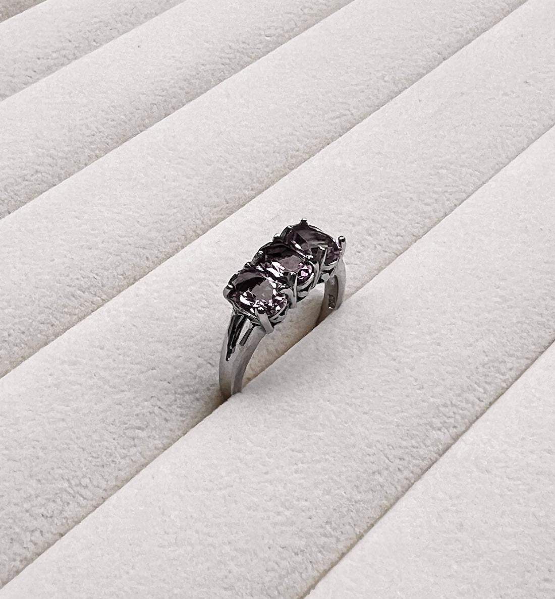 Amethyste and silver ring