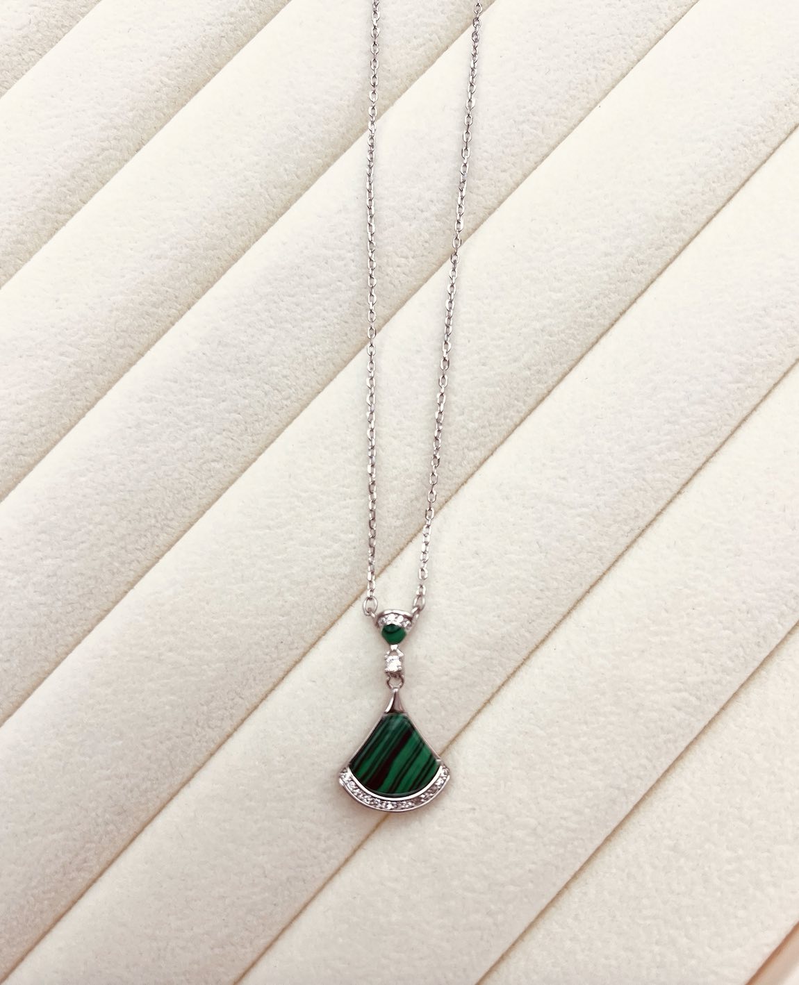 SILVER NECKLACE